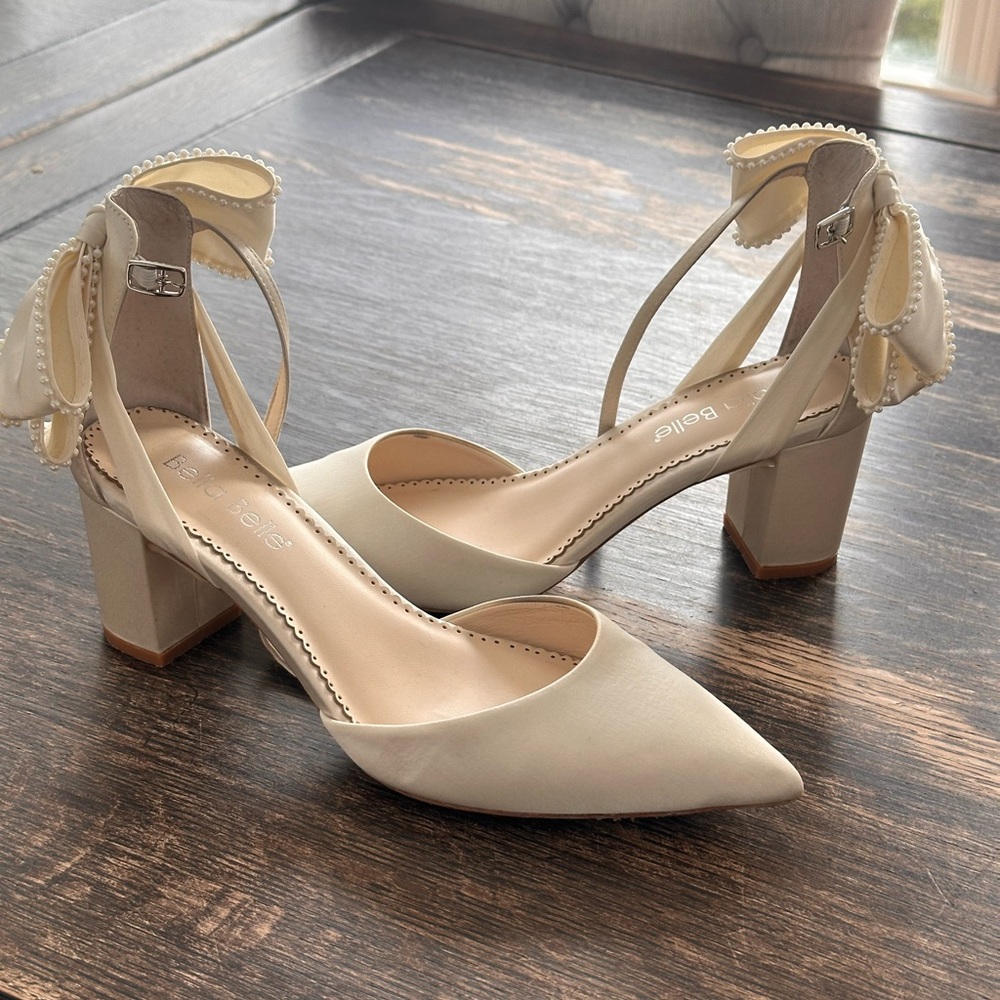 BeBeelle Ivory Pointed Toe Block Heel Sandals